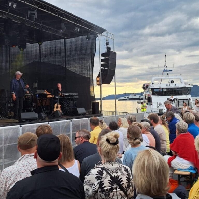 Sommarkonsert i Hjelmelandsvågen